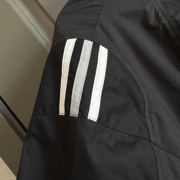 Adidas V-Neck Windbreaker - LIKE NEW 🔥 - Picture 4 of 7